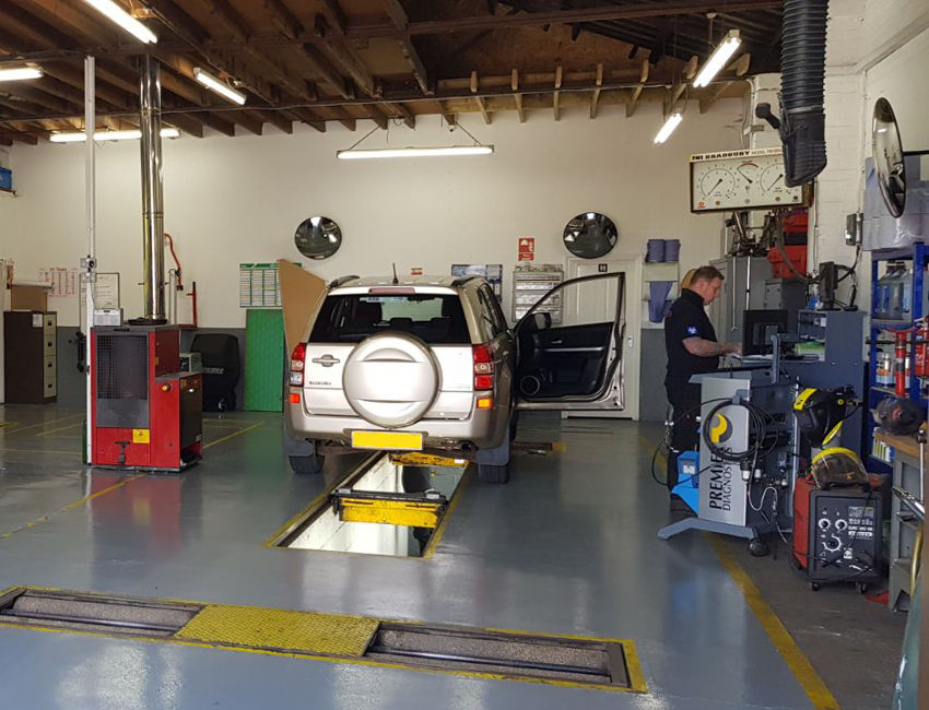 Carrying out an MOT test on a customer's car